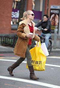 AnnaSophia Robb out shopping in New York City 12/21/12 
