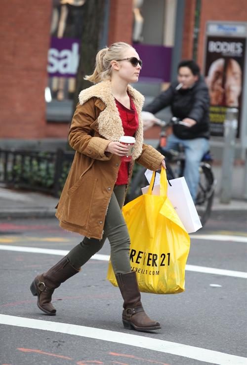 AnnaSophia Robb out shopping in New York City 12/21/12 