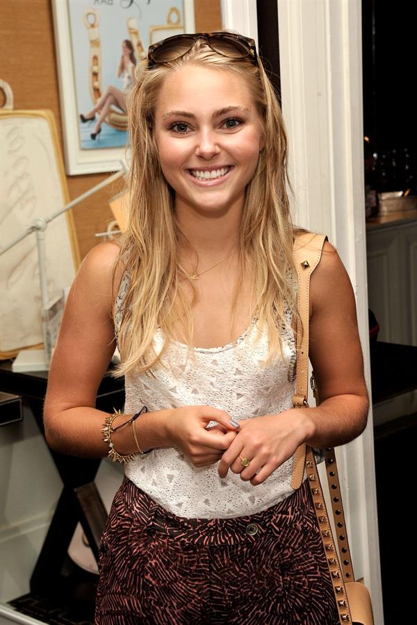 AnnaSophia Robb - Get Glam A Fashion Week Lounge at The Empire Hotel- Day 3, Sep 9, 2012