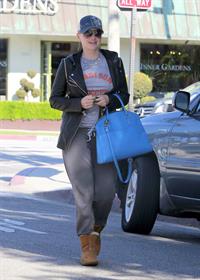 Anna Faris Stops by Salon Benjamin in West Hollywood (November 20, 2012) 