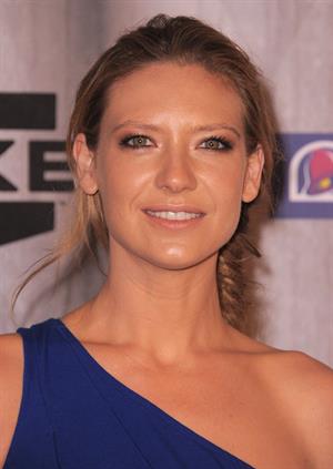 Anna Torv attending Spike TVS 2011 Scream Awards at Gibson Amphitheatre on October 15, 2011