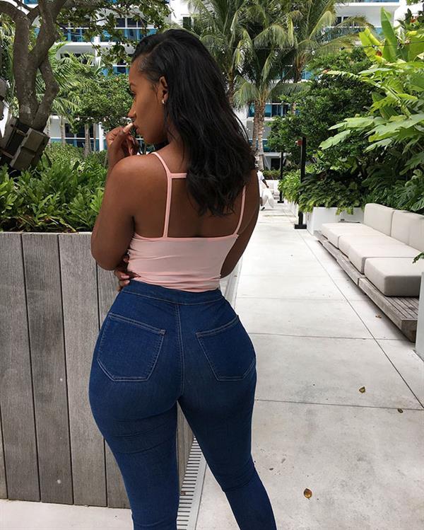 Raven Tracy - ass