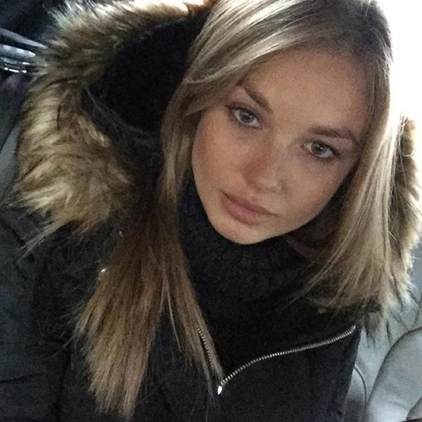 Aleksandra Nikolic taking a selfie