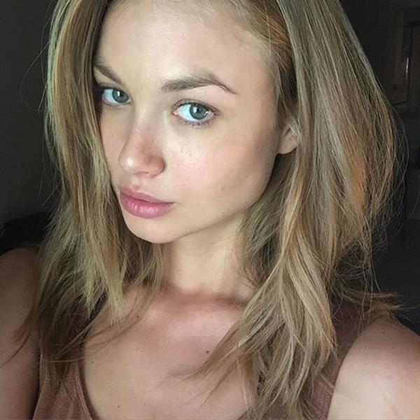 Aleksandra Nikolic taking a selfie