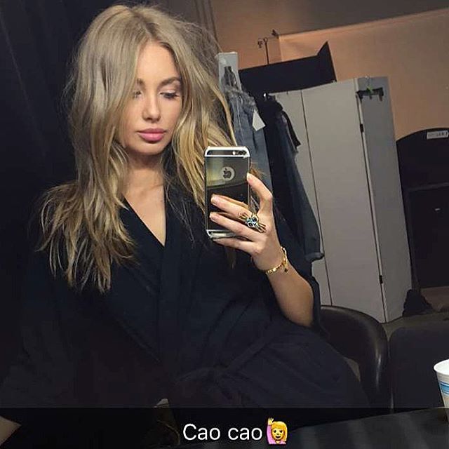 Aleksandra Nikolic taking a selfie