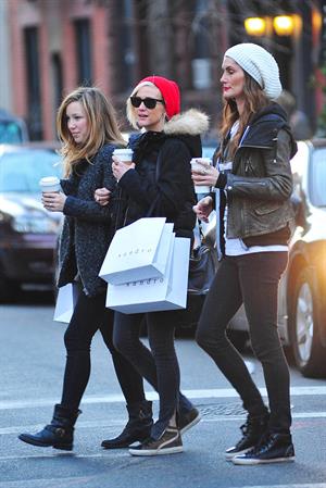 Ashlee Simpson shopping in NYC 1/6/13  