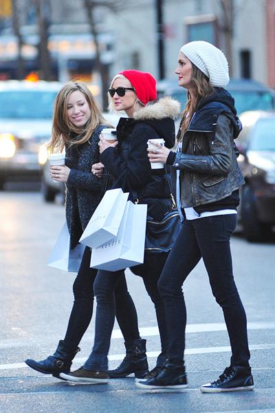Ashlee Simpson shopping in NYC 1/6/13  