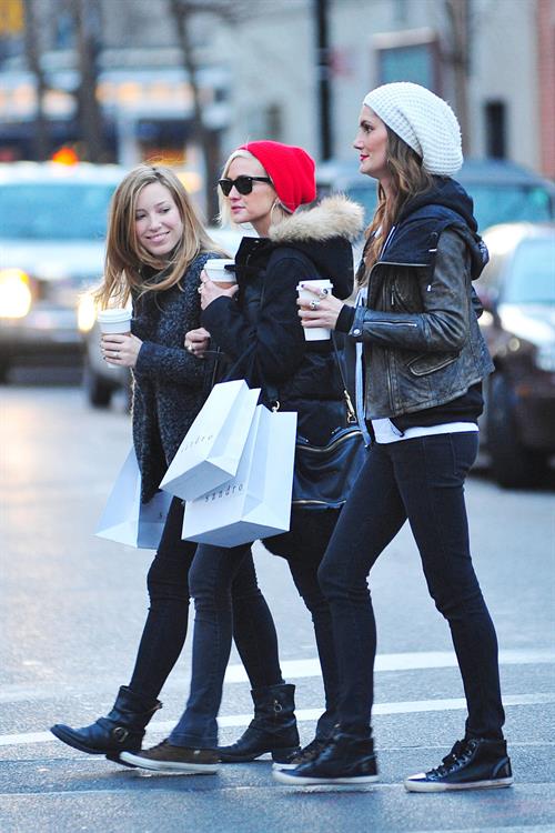 Ashlee Simpson shopping in NYC 1/6/13  