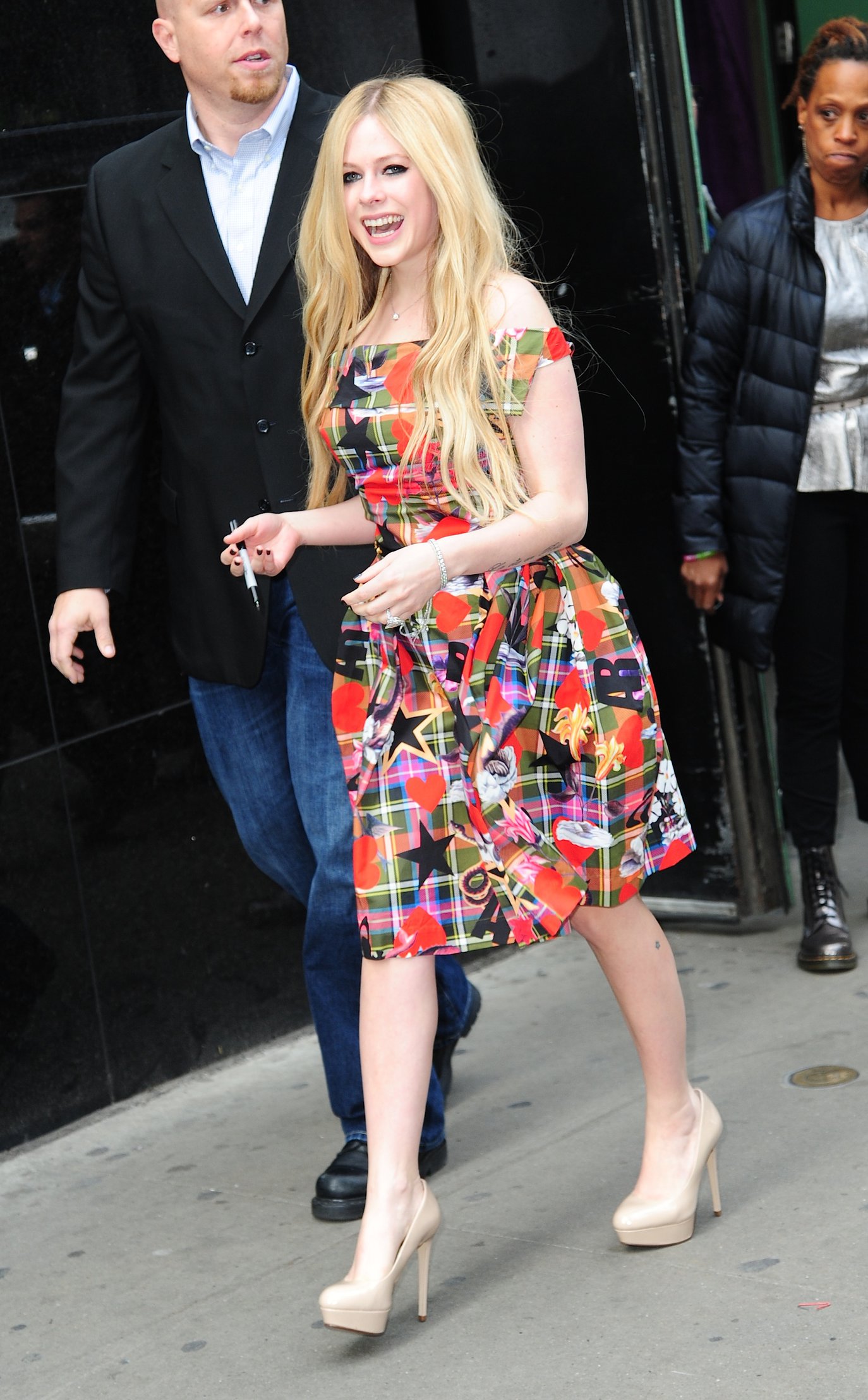 Avril Lavigne – “Good Morning America” NYC 11/5/13  