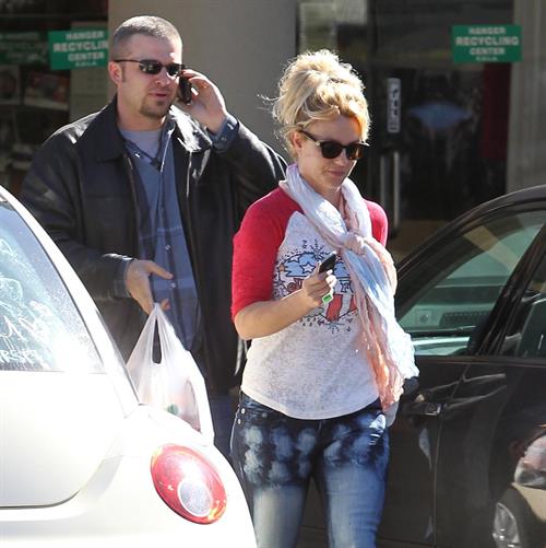Britney Spears Pictures Britney Spears at a fast food restaurant in Calabasas 11/10/12