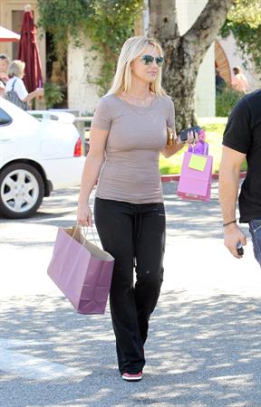 Britney Spears out shopping in Calabasas 10/23/12 