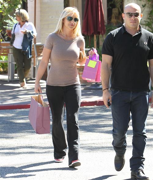 Britney Spears out shopping in Calabasas 10/23/12 