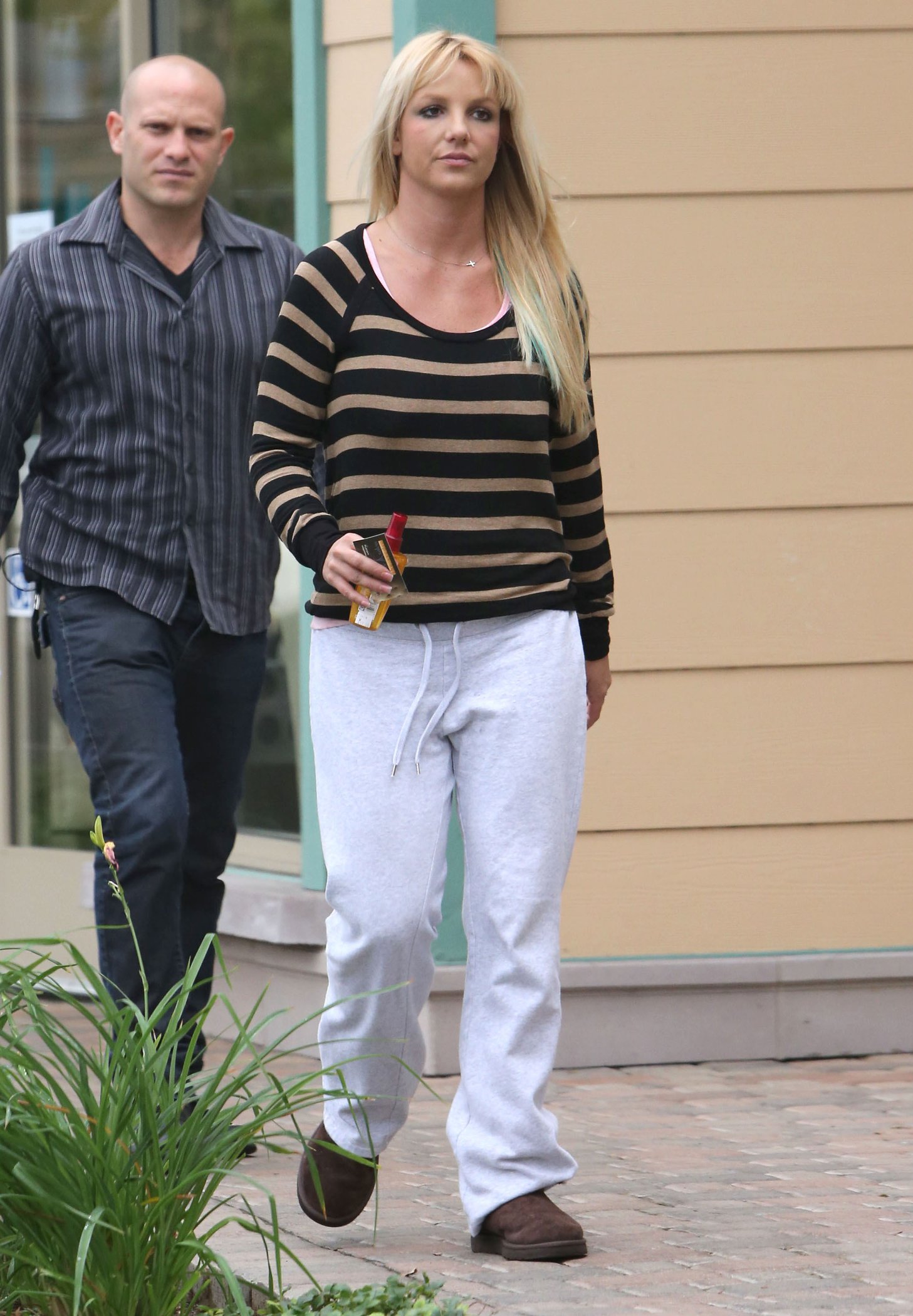Britney Spears Leaving hair salon with her bodyguard in Beverly Hills (October 20, 2012) 