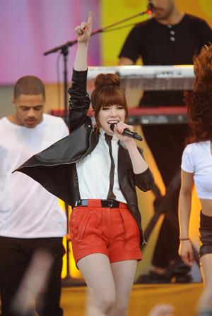Carly Rae Jepsen - Performs Live as Part of Good Morning America's 2013 Summer Concert in New York City (14.06.2013) 