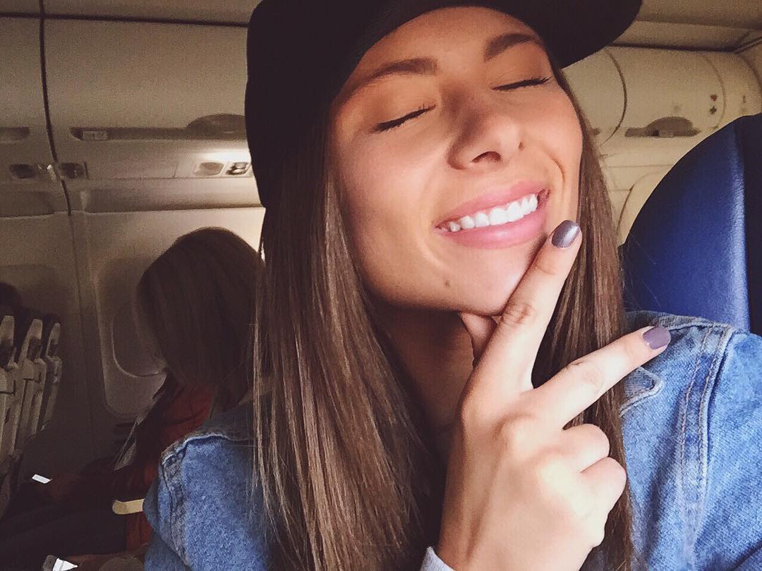 Shelby Bay taking a selfie