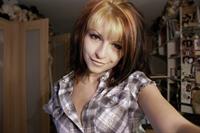 Neon Lynxie taking a selfie