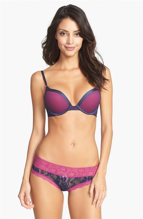 Mayra Suárez in lingerie