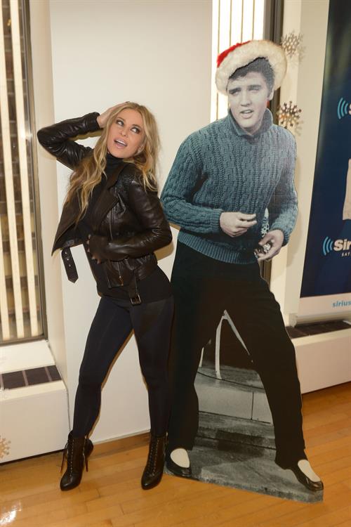 Carmen Electra Enters the Sirius M Studios in New York 05.12.12 