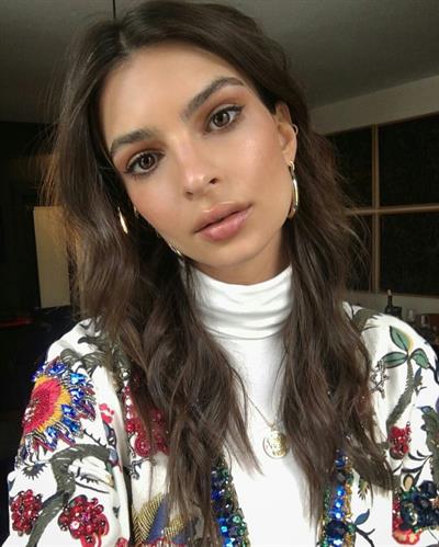 Emily Ratajkowski taking a selfie