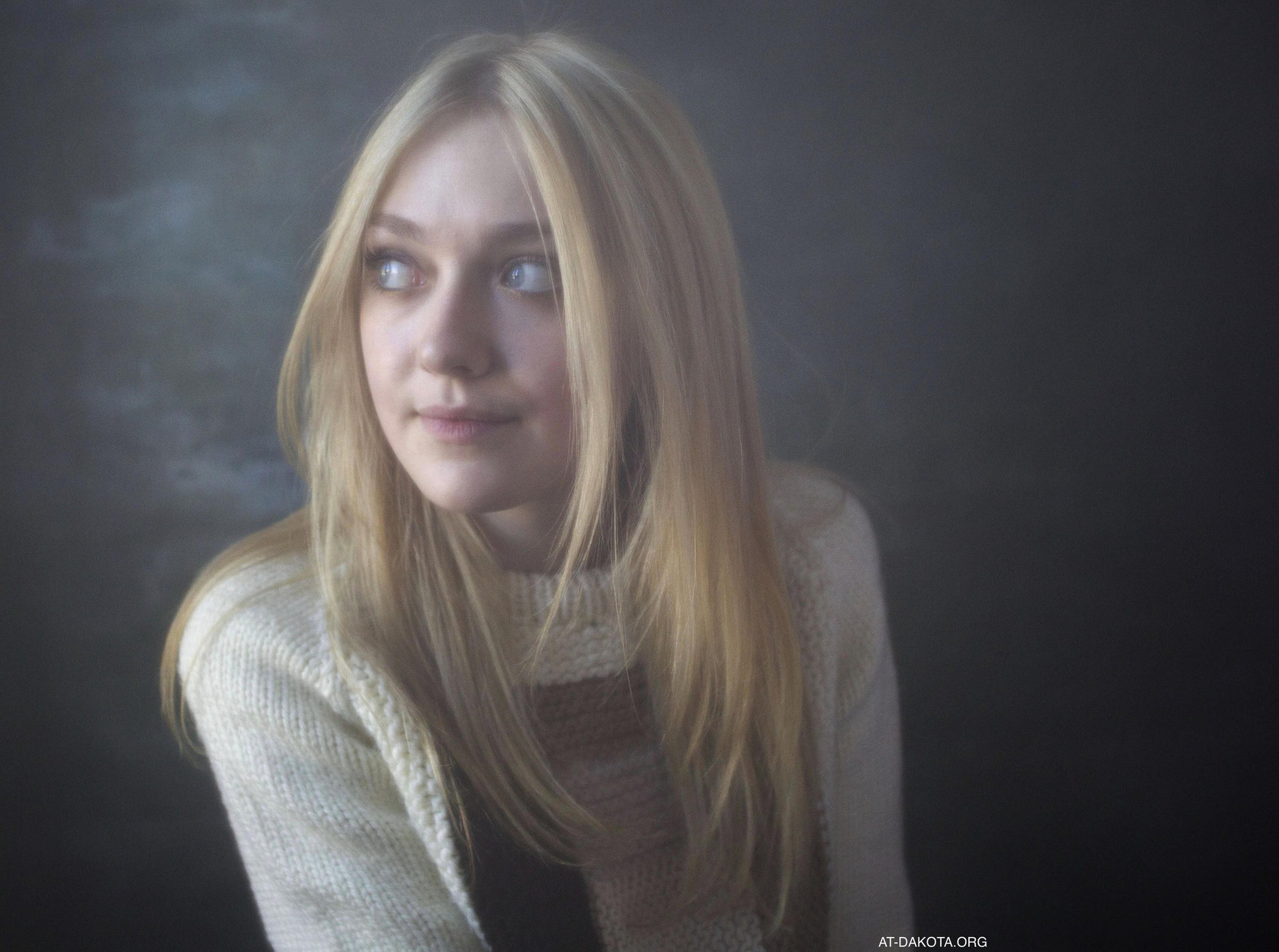 Dakota Fanning 2013 'Very Good Girl' Sundance Photocall Victoria Will Photoshoot 