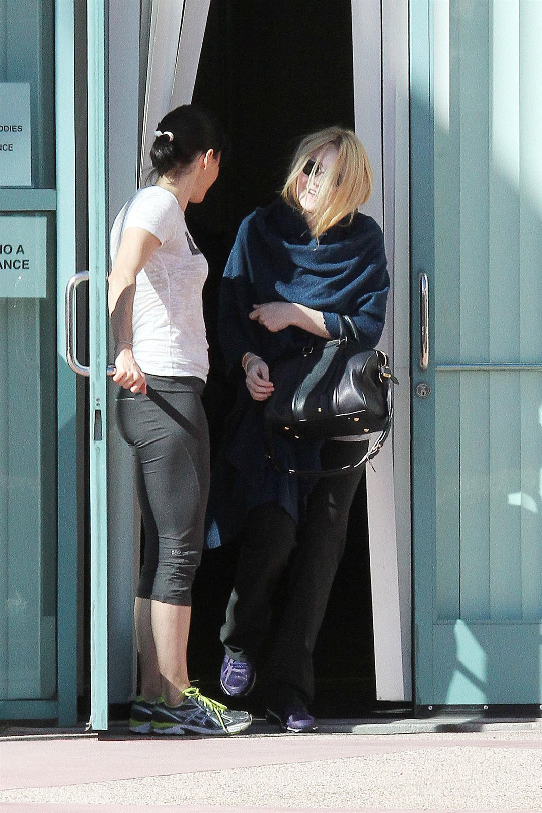 Dakota Fanning rushes into a workout class in Los Angeles January 17, 2013 