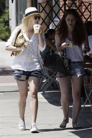Dakota Fanning - Enjoyed a lunch date with her friend at a local eatery in Los Angeles - August 23, 2012