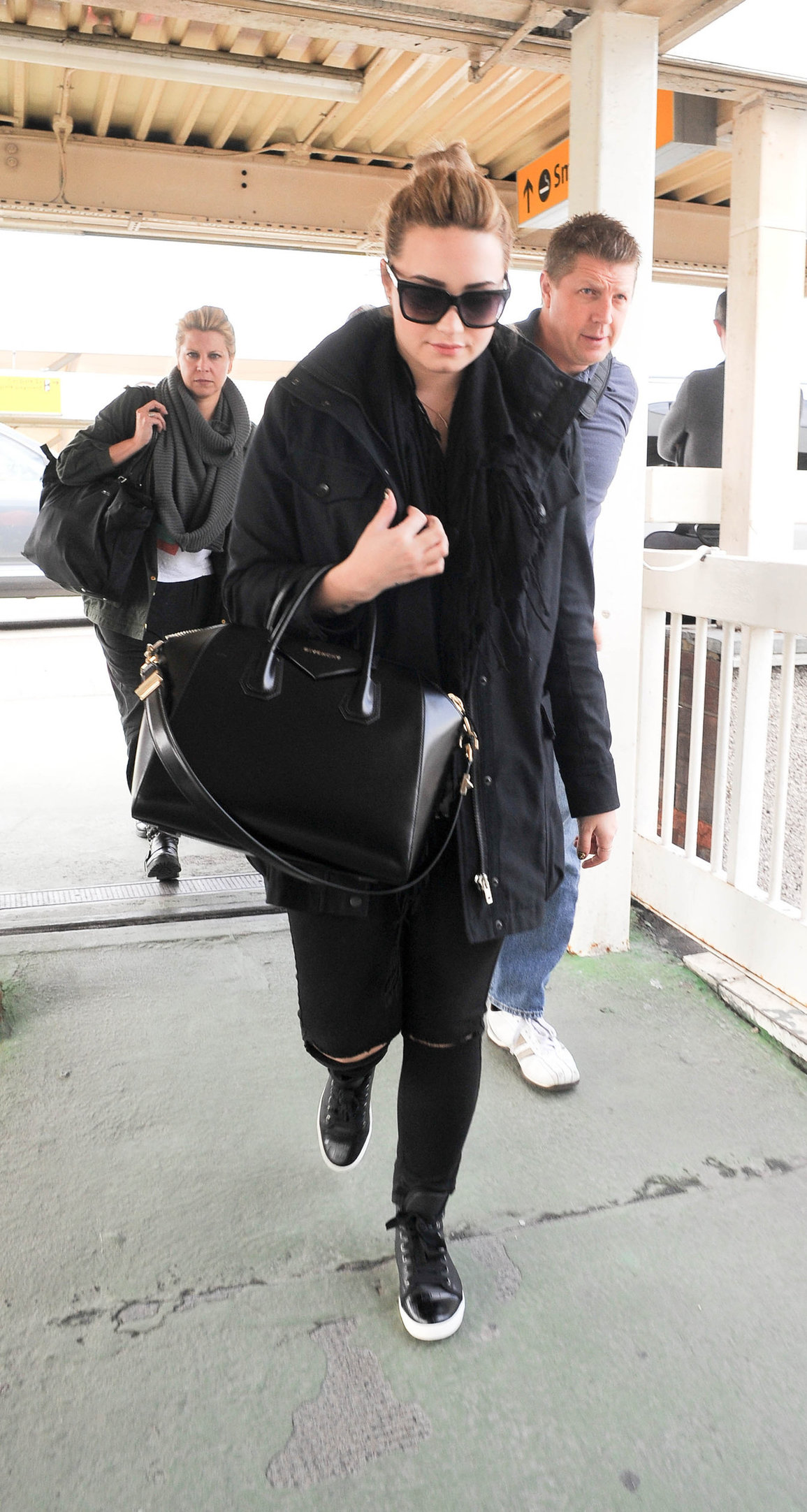 Demi Lovato - Leaves London Heathrow Airport in London (01.06.2013) 