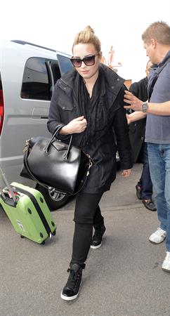 Demi Lovato - Leaves London Heathrow Airport in London (01.06.2013) 
