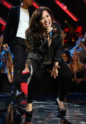 Demi Lovato VH1 Divas 2012 in Los Angeles 12/16/12 