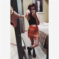 Maisie Williams taking a selfie