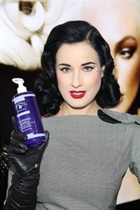 Dita Von Teese International Beauty Show (April 14, 2013) 