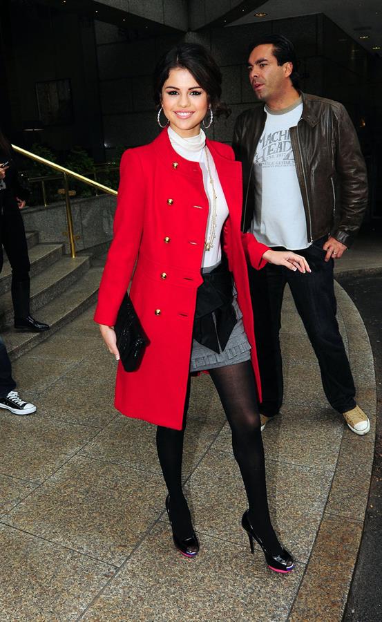 Selena Gomez leaving her hotel in London on September 27, 2010