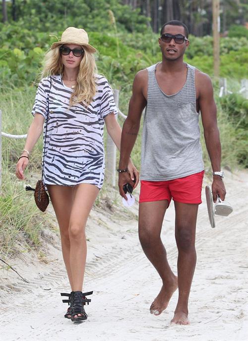 Doutzen Kroes bikini beach pictures in Miami August 16, 2012