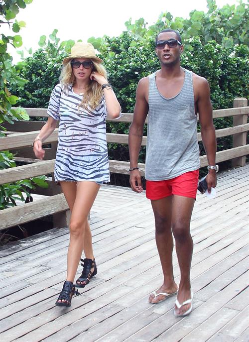 Doutzen Kroes bikini beach pictures in Miami August 16, 2012