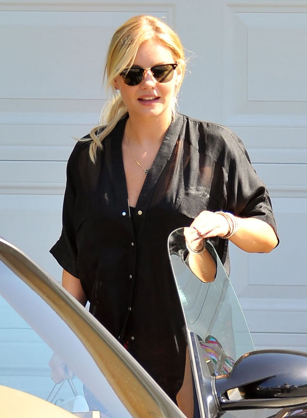 Next photo of Elisha Cuthbert