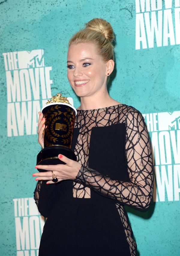 Elizabeth Banks - MTV Movie Awards at Universal Studios, Arrivals - June 3, 2012