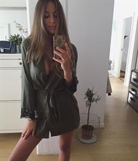 Mathilde Gøhler taking a selfie