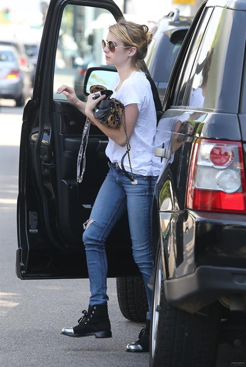 Emma Roberts Tight Jeans The Griddle Cafe And Rite Aid LA (10/09/12) 