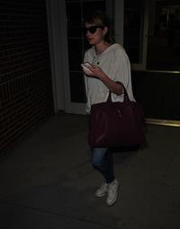 Emma Roberts lands in Wilmington to continue filming 'We're the Millers' (09 August 2012)