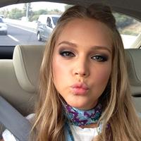 Esti Ginzburg taking a selfie