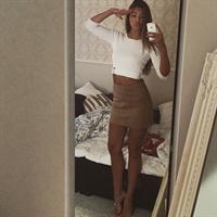 Lorena Rae taking a selfie