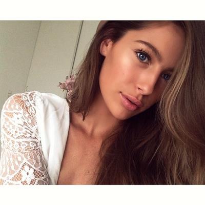 Mathilde Gøhler taking a selfie