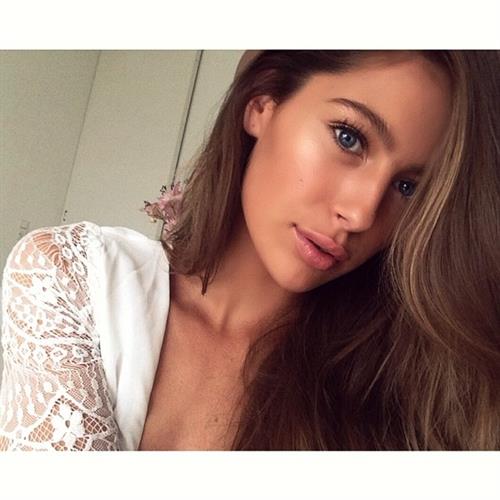 Mathilde Gøhler taking a selfie