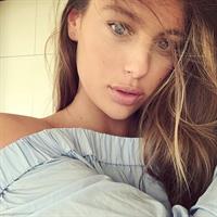 Mathilde Gøhler taking a selfie