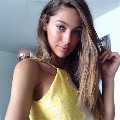 Mathilde Gøhler taking a selfie