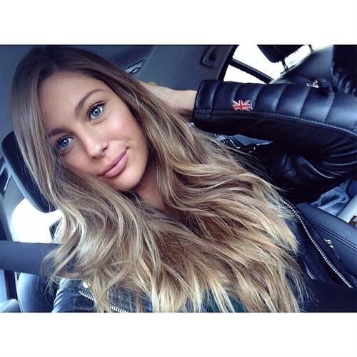 Mathilde Gøhler taking a selfie