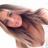 Mathilde Gøhler taking a selfie