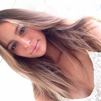 Mathilde Gøhler taking a selfie