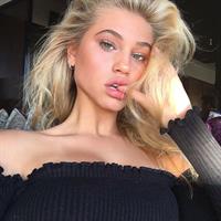 Meredith Mickelson taking a selfie