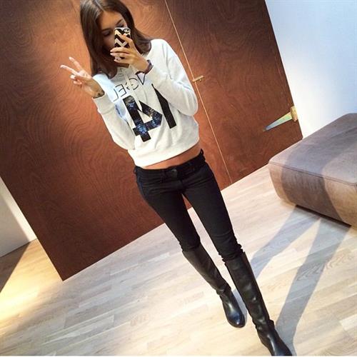 Talisa Loup taking a selfie